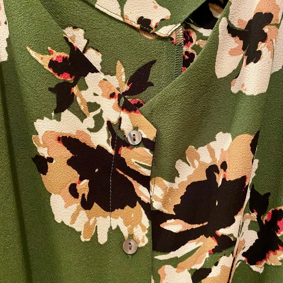 1. STATE Womens Floral Sleeveless V Neck Tie Tank - Picture 5 of 10